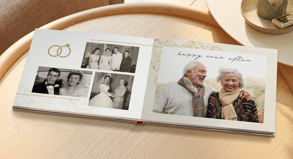Un CEWE FOTOBOOK con foto di matrimonio e ricordi personali.