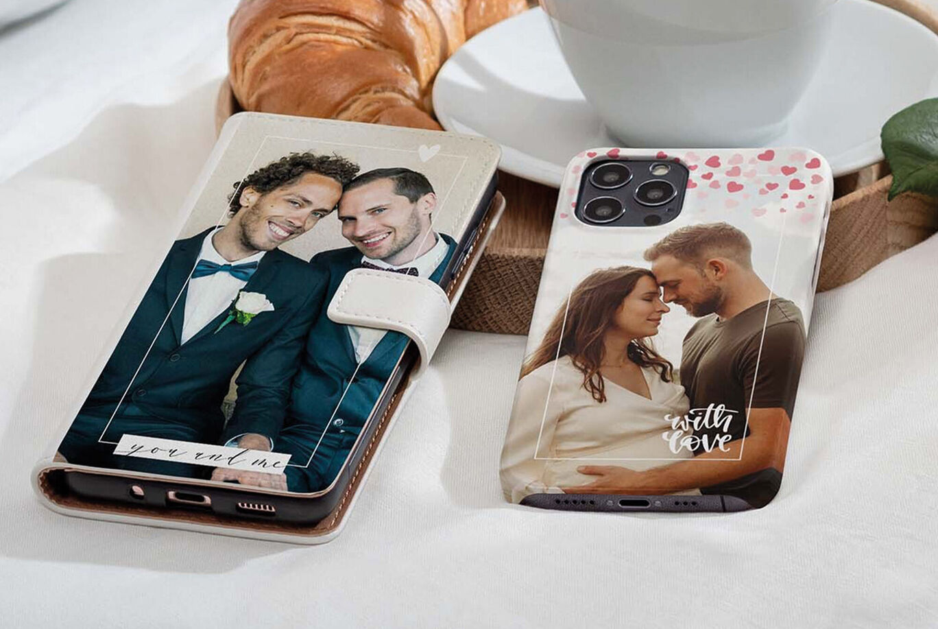 Due custodie per telefoni personalizzate come regalo per momenti speciali